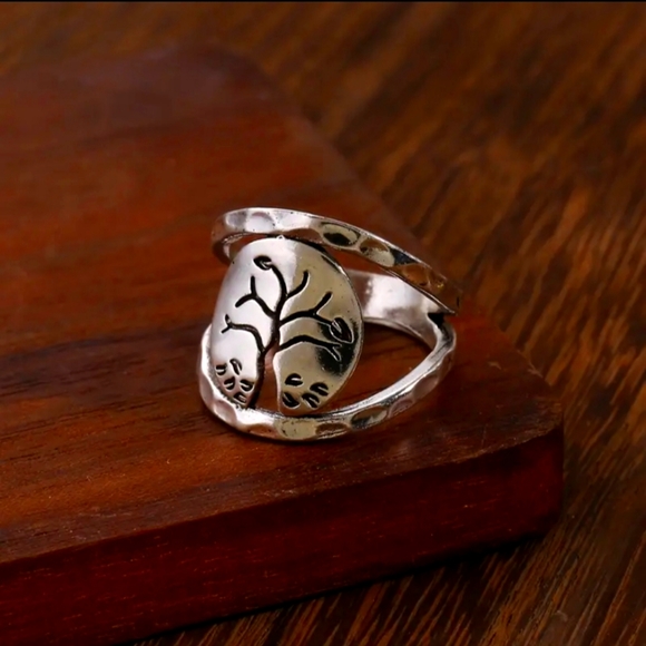 Vintage Jewelry - 925 Silver Plated Tree Of Life Ring. Size : 7, 8.